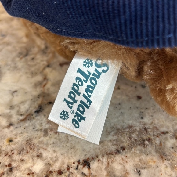 Snowflake Teddy 2019 Bear - Picture 4 of 6